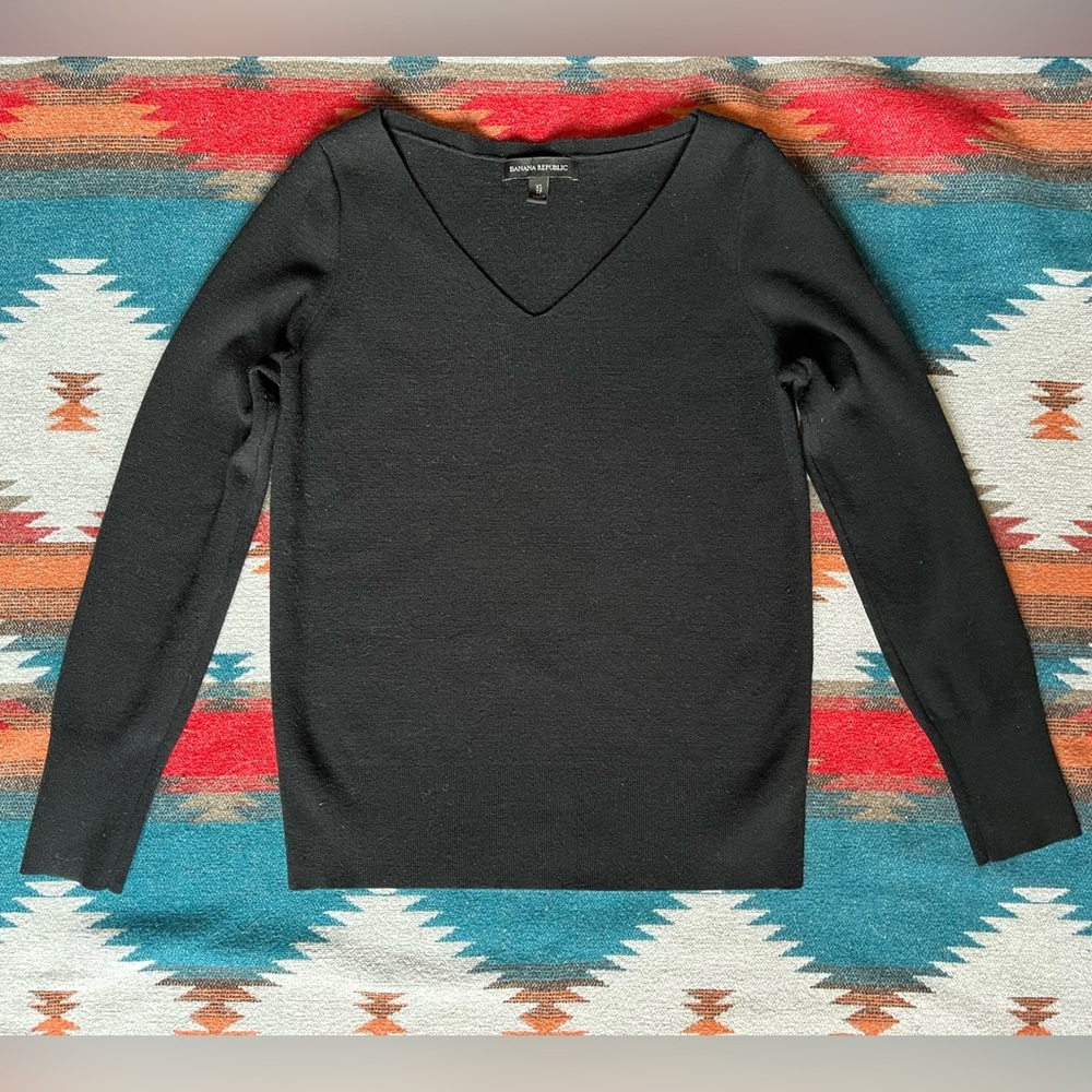 Banana Republic Black V-Neck LENZING ECOVERO Sweater.